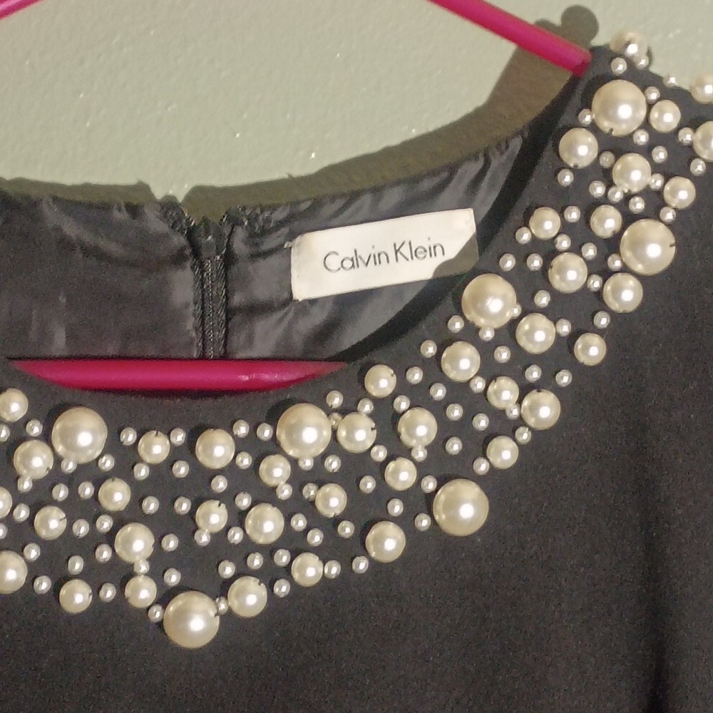 Calvin Klein Sheath Dress Women Size 4 Black Pearl Neckline Sleeveless LBD